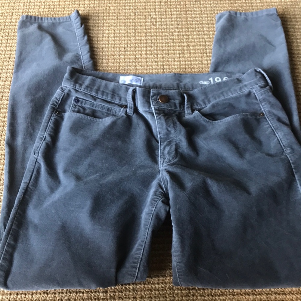 Gap 28r legging jean in a dark gray micro-corderoy